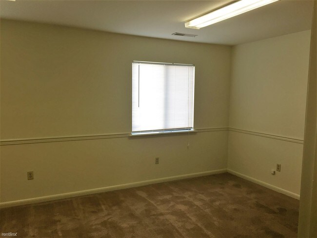 Building Photo - 925 Eastern Shore Dr