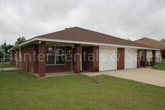 Building Photo - 406 Alpine St