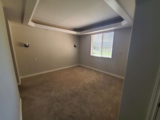 Building Photo - Great golf course views