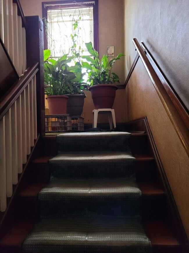 Foto del edificio - 1306 W 92nd St
