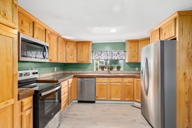 Foto del edificio - Spacious 3 Bed Home in Central Valley Scho...