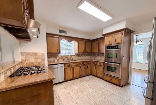 Building Photo - 5614 Spanish Oak Dr