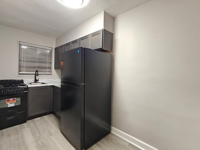 Building Photo - 131 Forest Ave