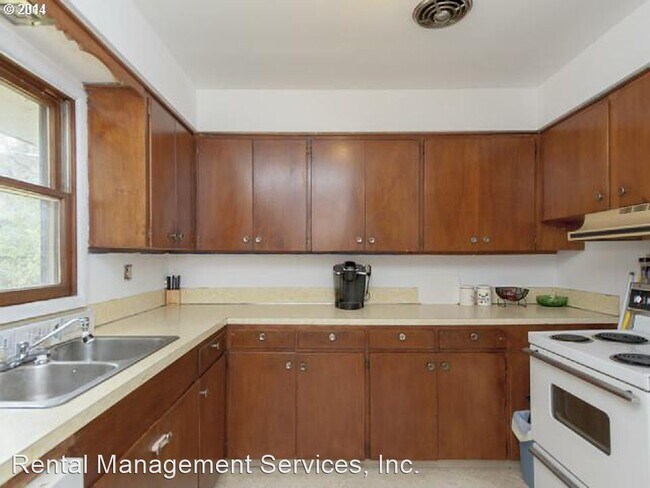 Building Photo - 3 br, 1 bath House - 4540 SE 113th Ave