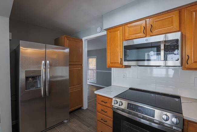 Foto del edificio - 733 Farnham Pl