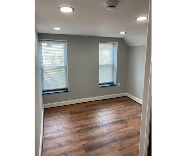 Foto del edificio - 1211 Poplar Grove St