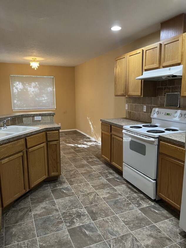 Foto principal - 402 Andrews Ct