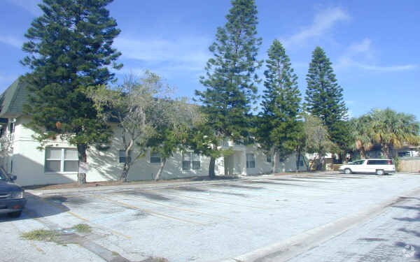 Primary Photo - 14120 Palm St