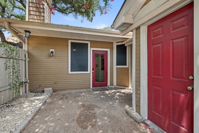 Foto del edificio - 6501 Brush Country Rd