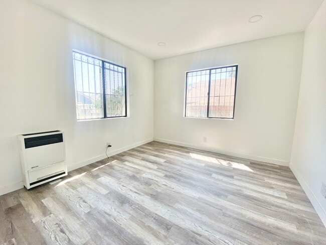 Building Photo - 2822 Darwin Ave