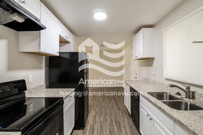 Foto del edificio - 116 Emerald Blvd