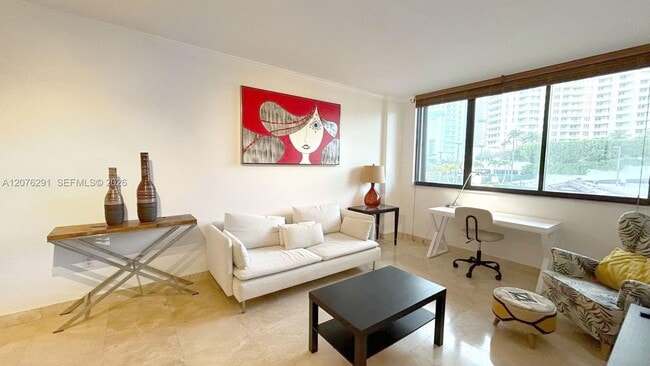 Building Photo - 540 Brickell Key Dr