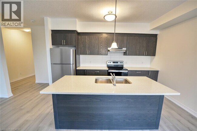 Building Photo - 261 Woodbine Ave