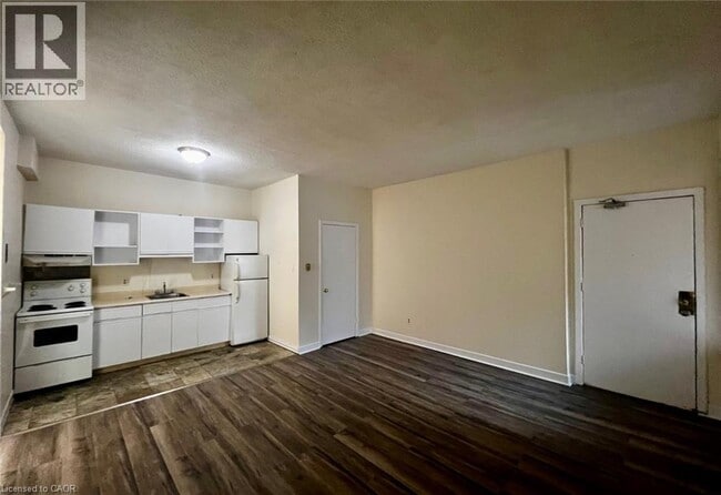 Building Photo - 426 Clarence St