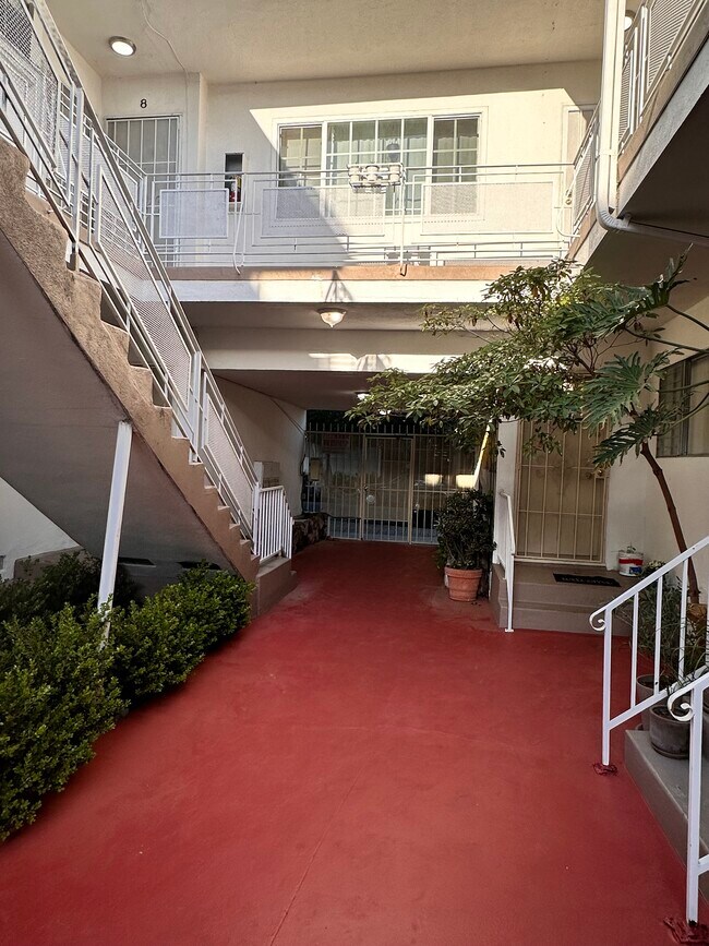 Foto del edificio - 707 N Genesee Ave