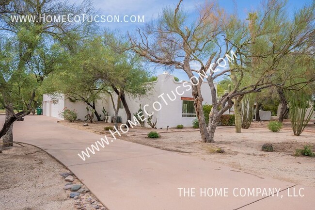 Building Photo - Oro Valley Country Club Golf Course Estate