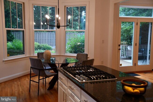 Foto del edificio - 5127 Cathedral Ave NW