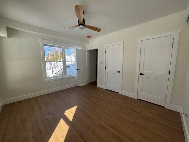 Foto del edificio - 404 Main St