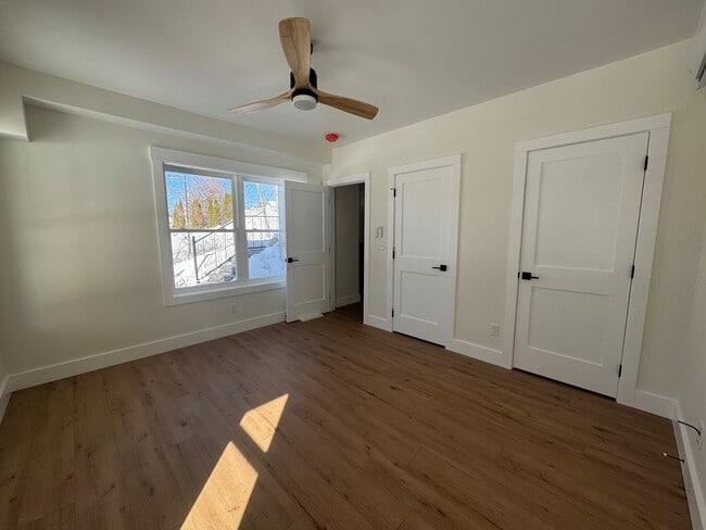 Building Photo - 404 Main St