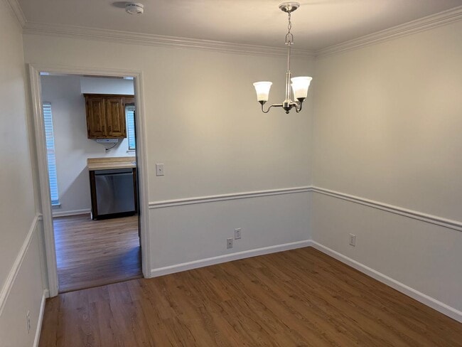 Building Photo - 834 Brentwood Pointe