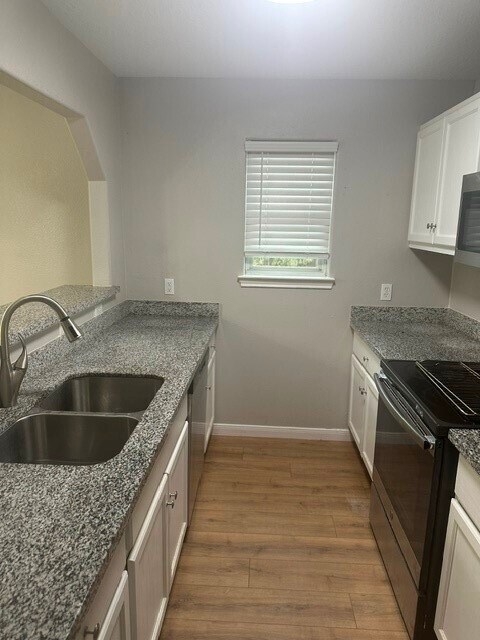Building Photo - 15115 Lance Cir