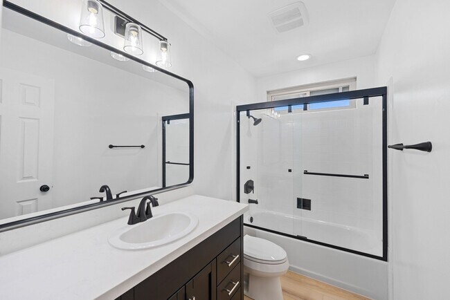 Foto del edificio - 3913 W 178th St