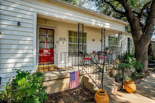 Building Photo - Classic 4 Bed, 2 Bath Home in the Heart of...
