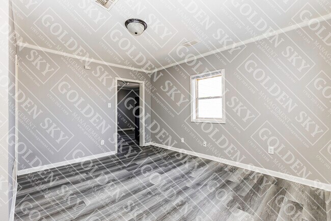 Building Photo - 115 E Willard St