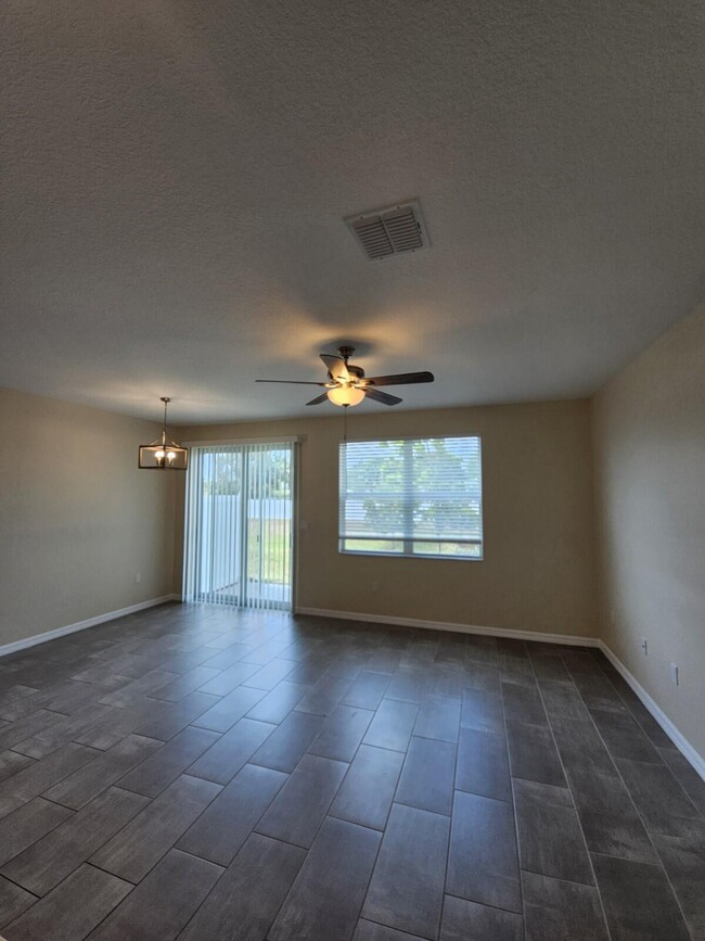 Building Photo - 4041 Hot Spgs Ave