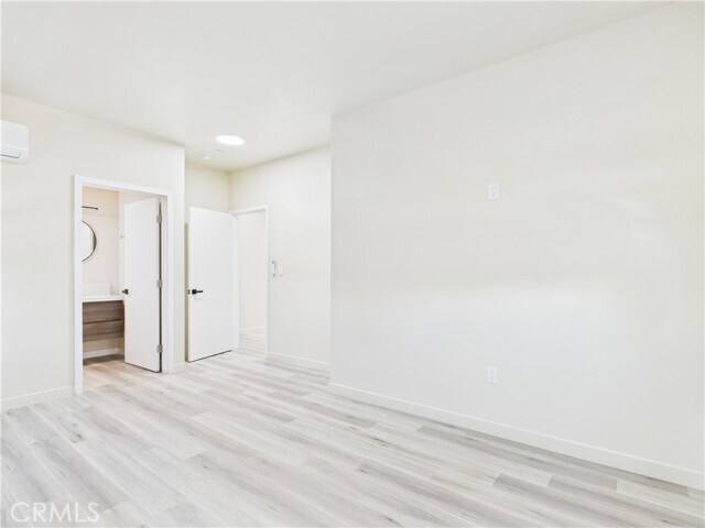 Foto del edificio - 8457 Langdon Ave