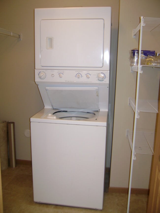Laundry - 300 Whispering Ln