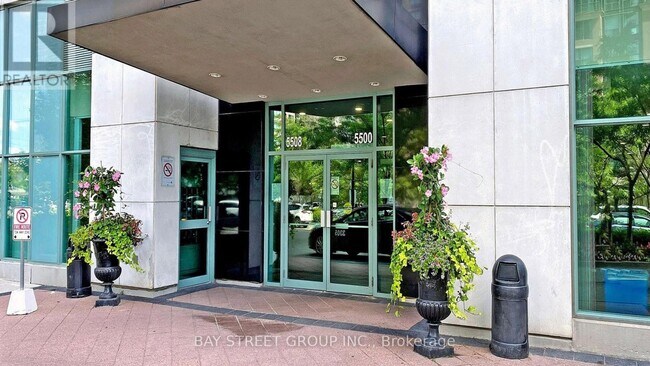 Photo du bâtiment - 5500 Yonge St