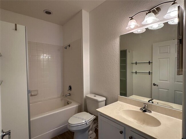 Foto del edificio - 2370 Grand Central Pkwy