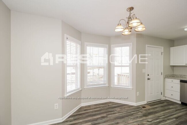 Building Photo - "Welcome Home! Get 1 month FREE RENT when ...