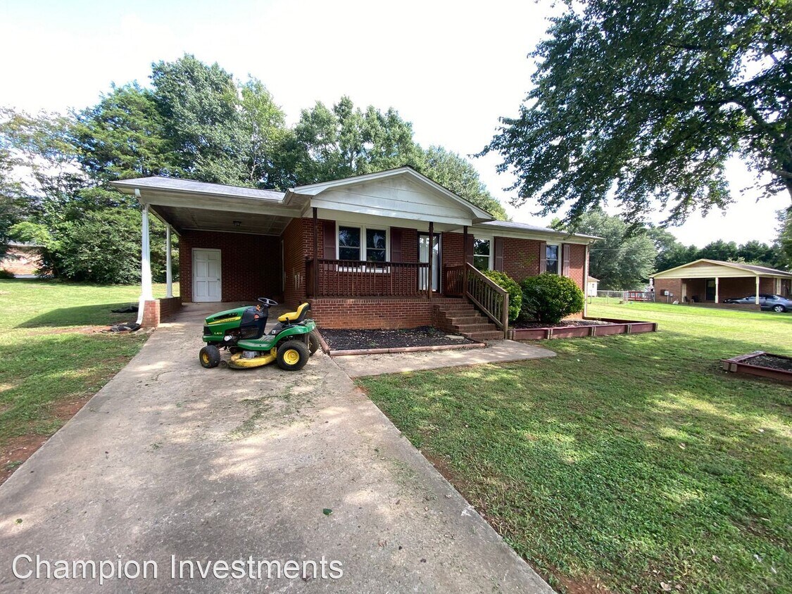 Primary Photo - 3 br, 1 bath House - 2103 Fernwood Dr