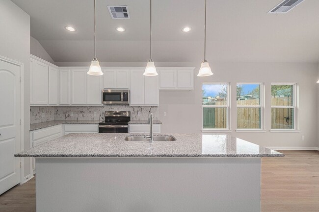Building Photo - COMING JUNE 2026 LIKE NEW --- Stunning 4 bedroom home In Lake Conroe Hills