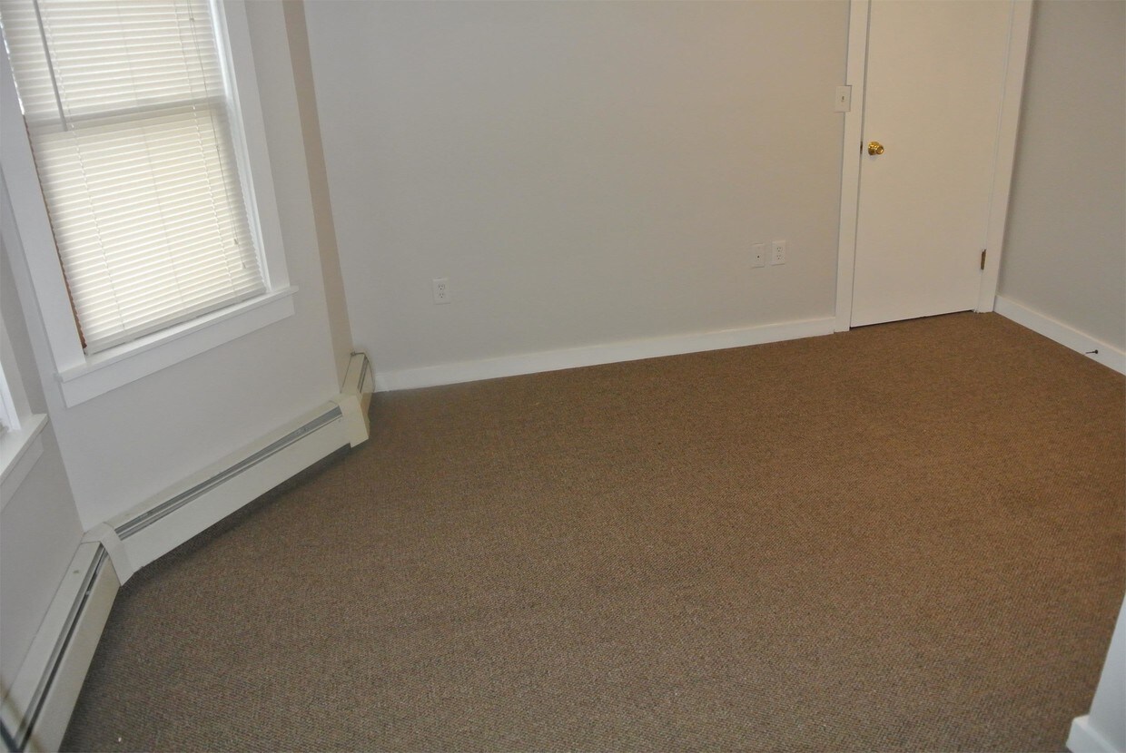 46 Patten St Unit 3, Bangor, ME 04401 Room for Rent in Bangor, ME