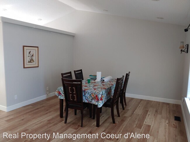 Foto del edificio - 4 br, 3 bath House - 1286 E Hoffman Ave