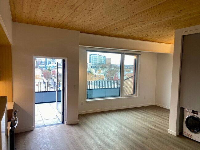 Building Photo - 154 Broadway