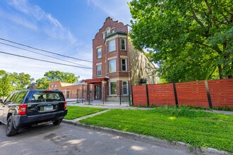 Building Photo - 5115 S Laflin St