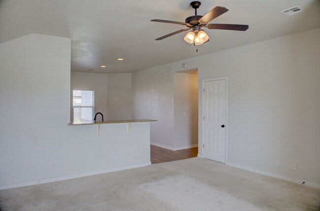 Foto del edificio - Coming Soon! 3 bed/2 bath!