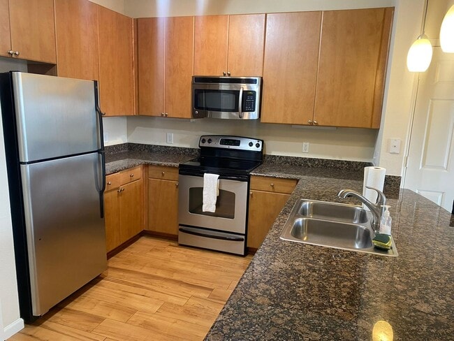 Building Photo - Midtown Village 2 Bedroom Available Now!