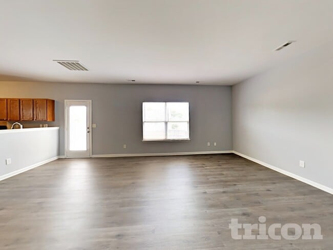 Building Photo - 8600 Old Potters Rd