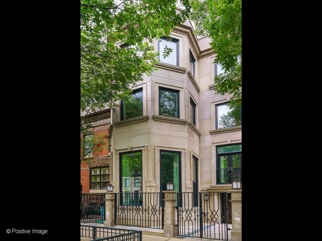Primary Photo - 42 E Elm St