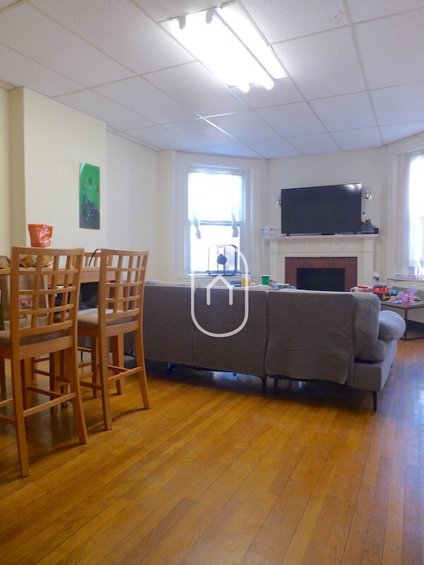 Foto del edificio - 908 Beacon St