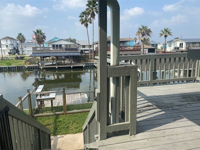 Building Photo - 181 Barracuda St