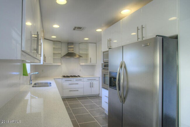 Building Photo - 502 E Osborn Rd