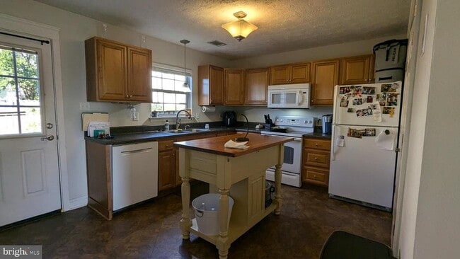 Building Photo - 138 Parkside Dr