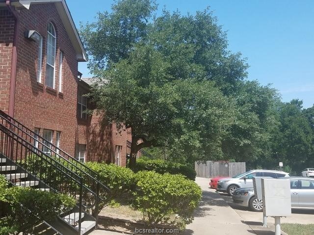 Building Photo - 701 Balcones Dr