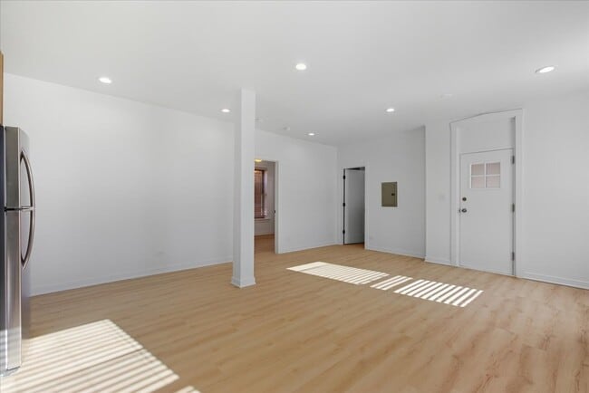 Foto del edificio - 6977 N Bell Ave